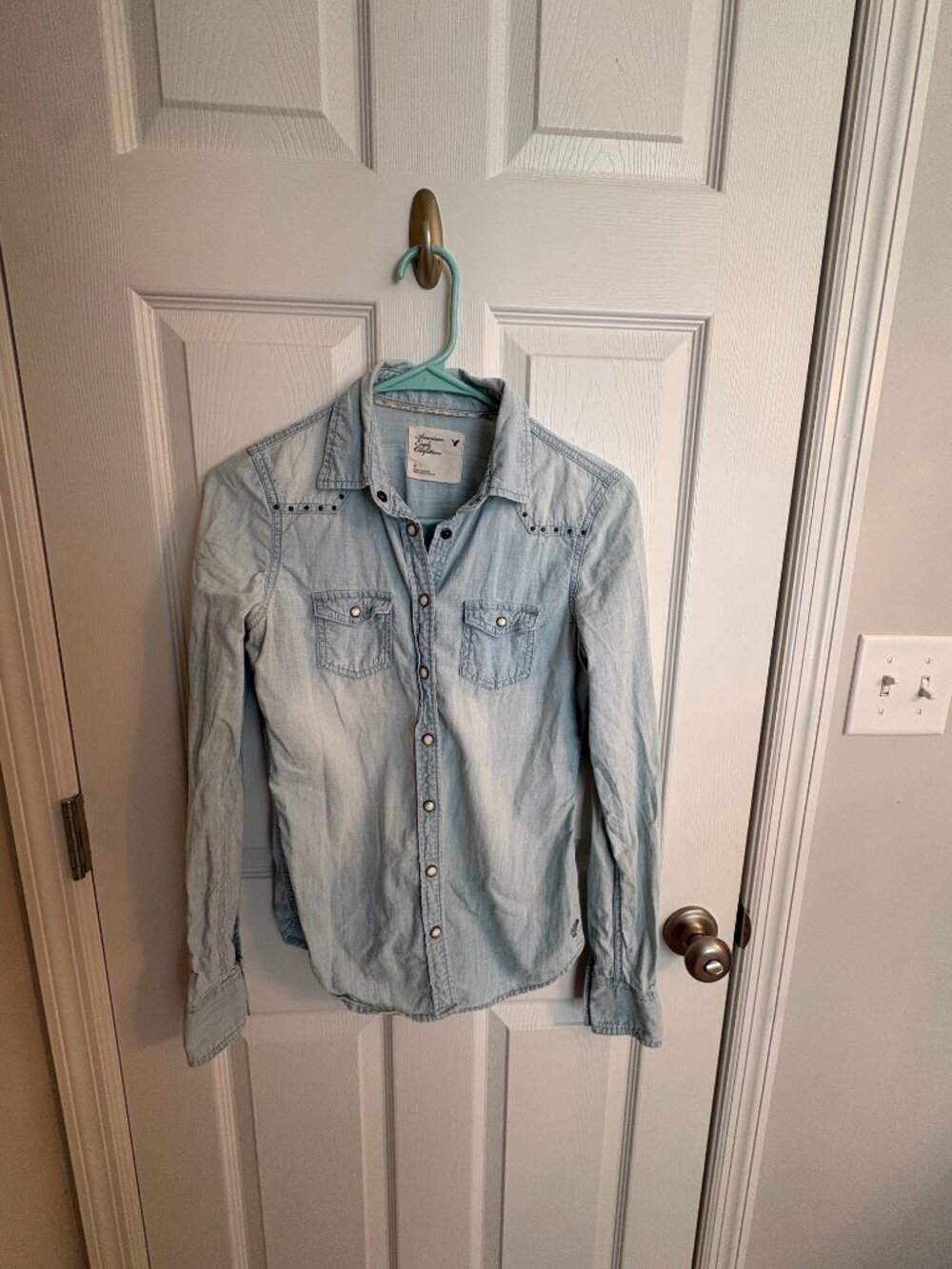 American Eagle Studded Western Chambray Denim Pearl Snap Shirt Size 0